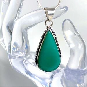 🌈 Lovely green chalcedony necklace